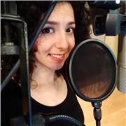 Il canto come libera espressione e conoscenza di sé. Sono un insegnante di canto moderno certificata dal 2015, voce cantata per spot, doppiaggi cantati e sigle con esperienza ultra decennale